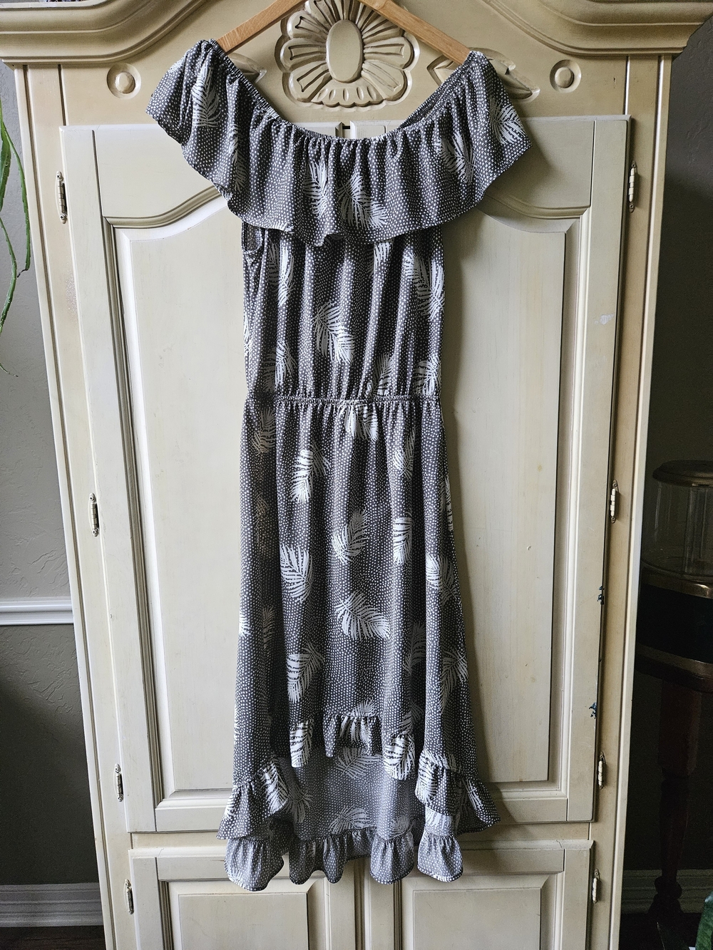 Off-Shoulder Midi Dress in Green and White